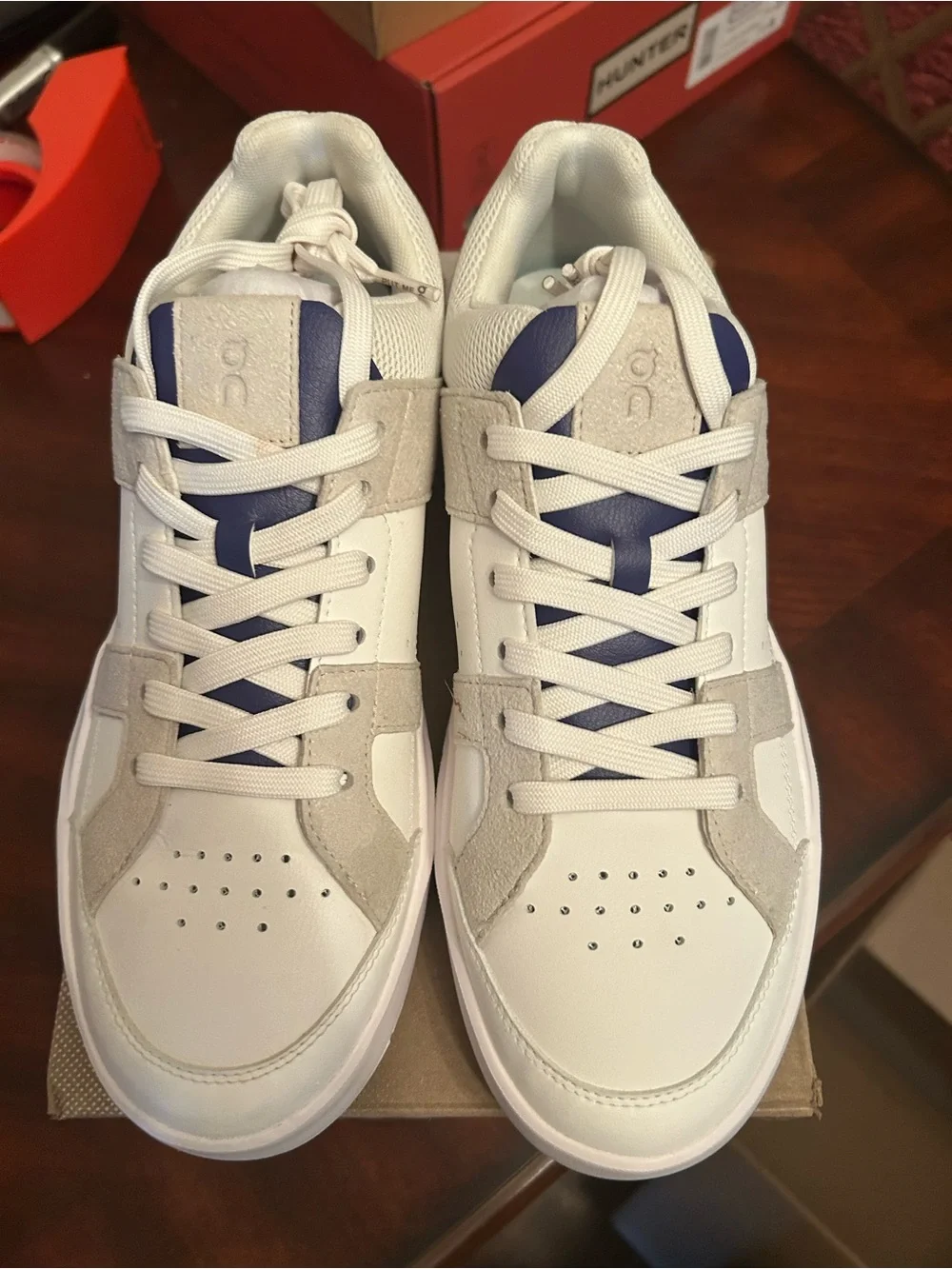 Men’s On Cloud The Roger Clubhouse Sneakers in White/Indigo